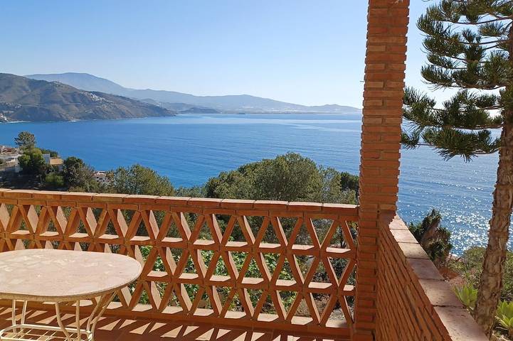 Ferienhaus für 8 Personen, mit Pool und Balkon - 1