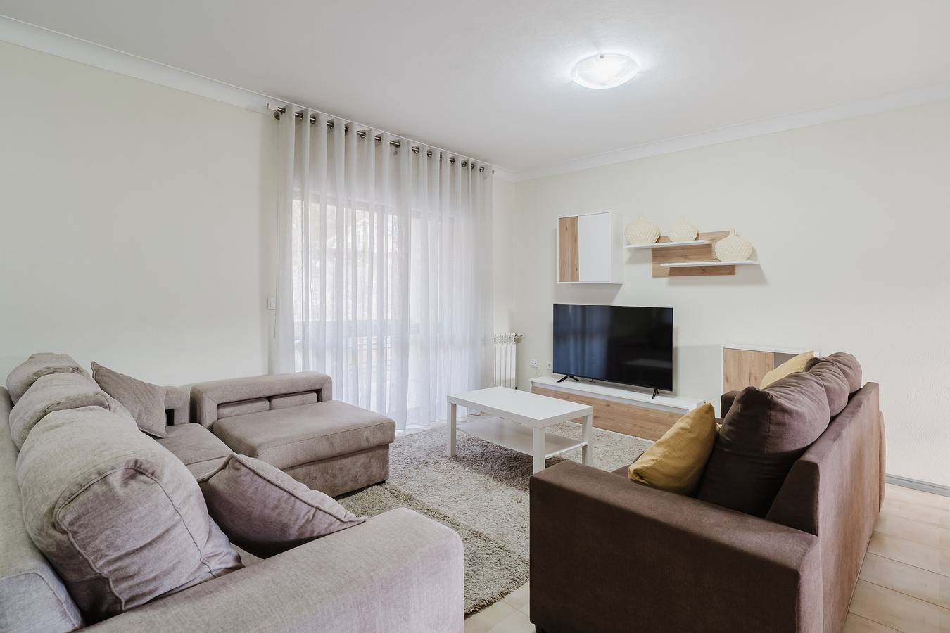 Holiday Home 'Alojamento Casa Da Pedra Verde' with Mountain View, Private Pool and Wi-Fi in Tabuaças, Braga District