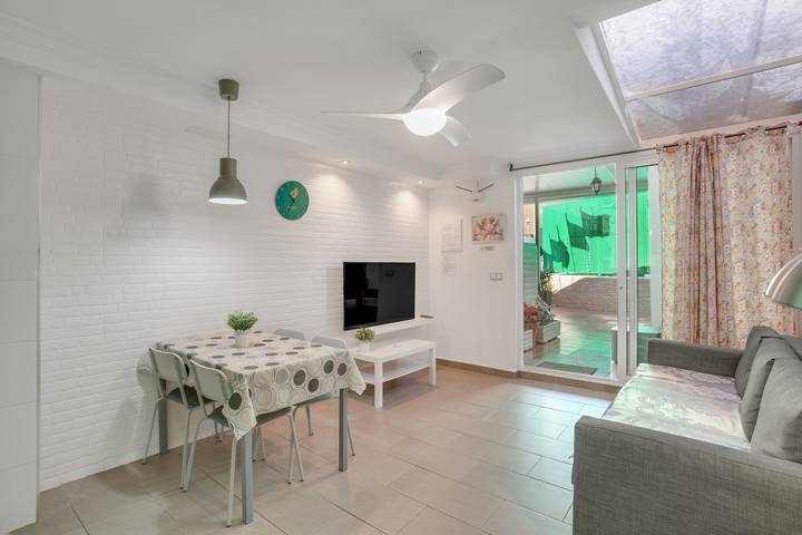 Ganze Wohnung, Ferienwohnung 'El Nido De Los Ángeles - Apt F' mit Pool, Terrasse und WLAN in Maspalomas, San Bartolomé de Tirajana