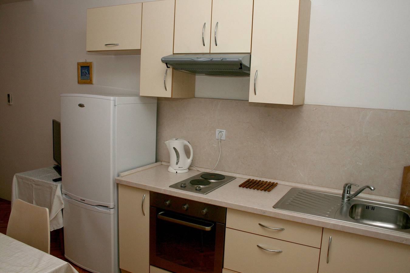 Ganze Wohnung, 2-Zimmer-Ferienwohnung mit Balkon und Meerblick Bilo, Primosten -b in Primosten, Šibenik-Knin