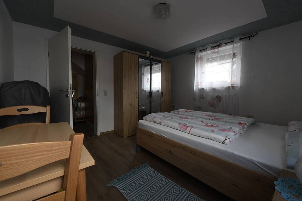 Ganze Wohnung, Gemütliche Ferienwohnung für Familien oder Urlaub mit Ihrem Hund, ebenerdig. in Fischbach bei Dahn, Landkreis Südwestpfalz