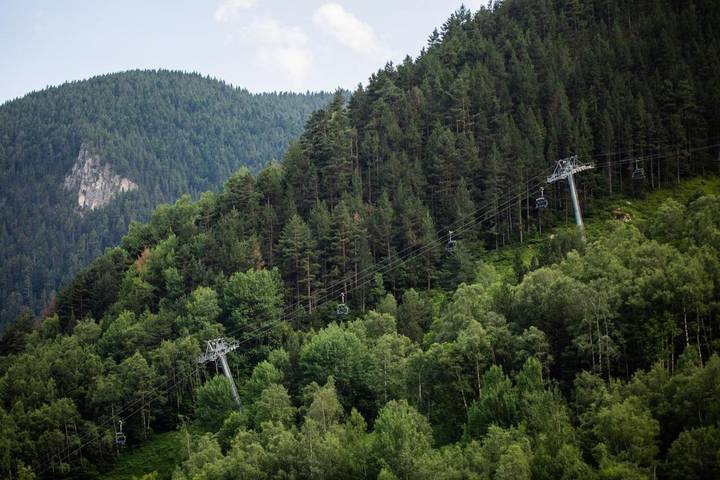 Gîte pour 7 personnes, avec terrasse et vue, animaux acceptés dans Arinsal - 4