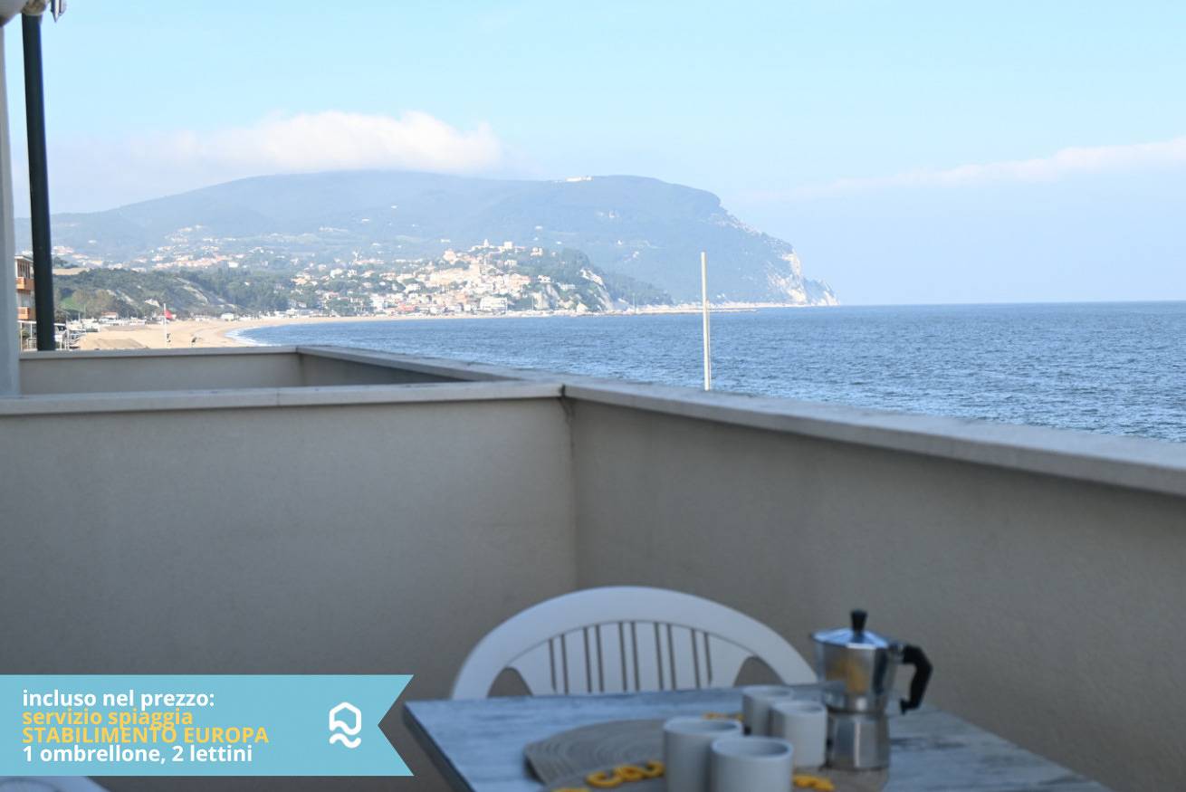 Entire apartment, Rs324 - Marcelli, seafront three-room apartment with beach included in Marcelli, Riviera del Conero