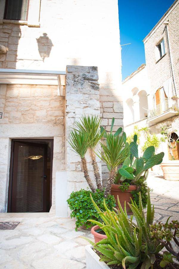 Piccola Pietra Bianca in Giovinazzo, Provincia di Bari