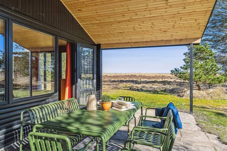 Ferieudlejning for 5 personer, med terrasse, børnevenlig i Hou