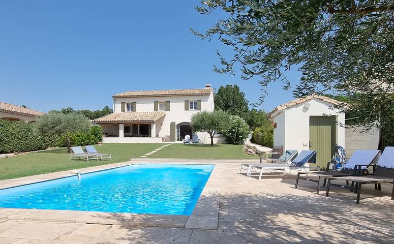 Location de vacances pour 10 personnes, avec terrasse à Pougnadoresse