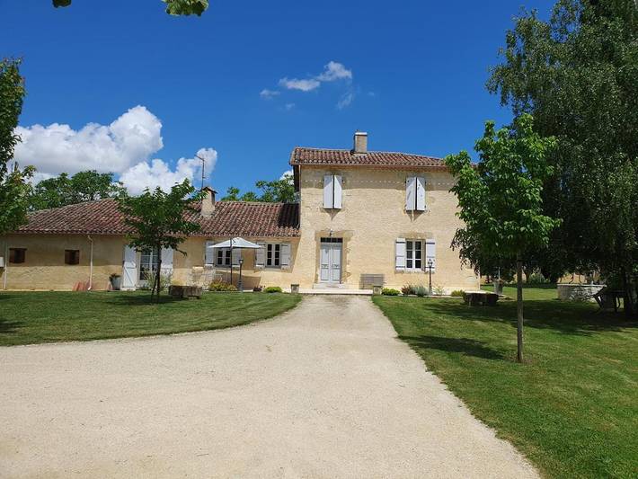Location de vacances pour 7 personnes, avec Terrasse ainsi que Jardin et Vue à Preignan
