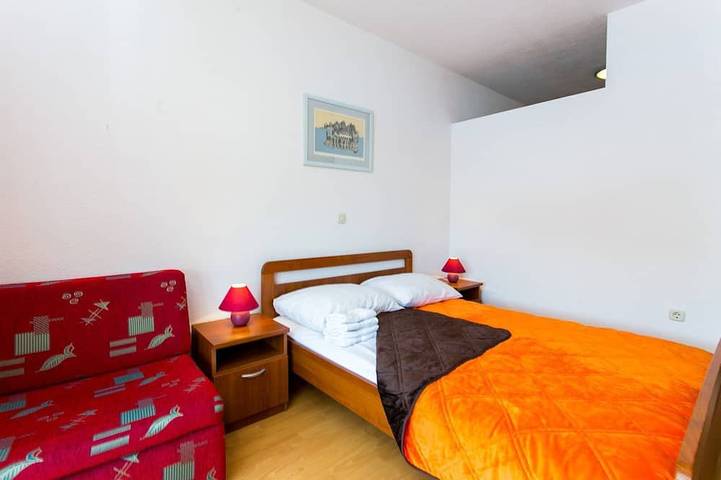 Ganze Wohnung, Bura Apartment mit 2 Schlafzimmern, Terrasse und Meerblick in Mljet