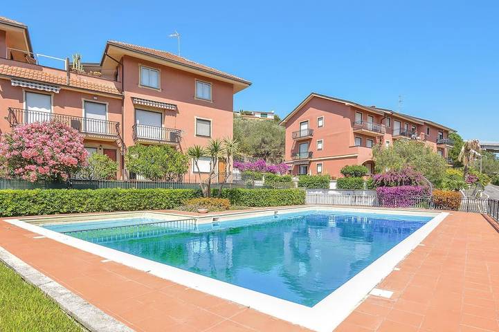 Appartement de vacances pour 4 personnes, avec piscine et jardin - 1