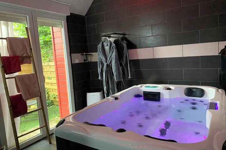 Location de vacances pour 2 personnes, avec Jacuzzi et Terrasse à Licques
