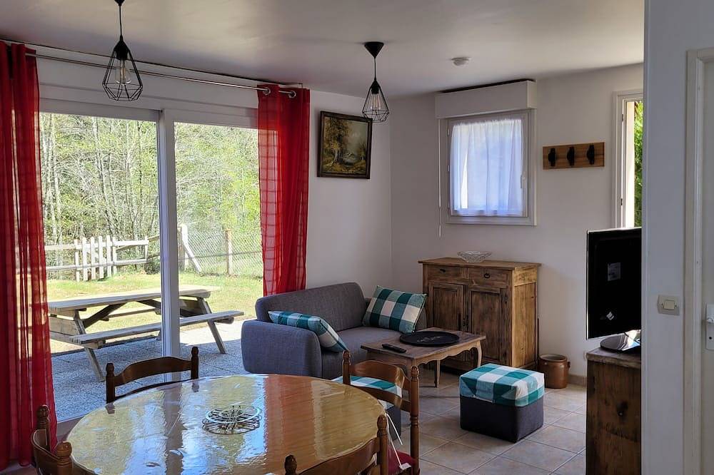 Maison avec accès direct à la rivière in Bugeat, Région d'Ussel