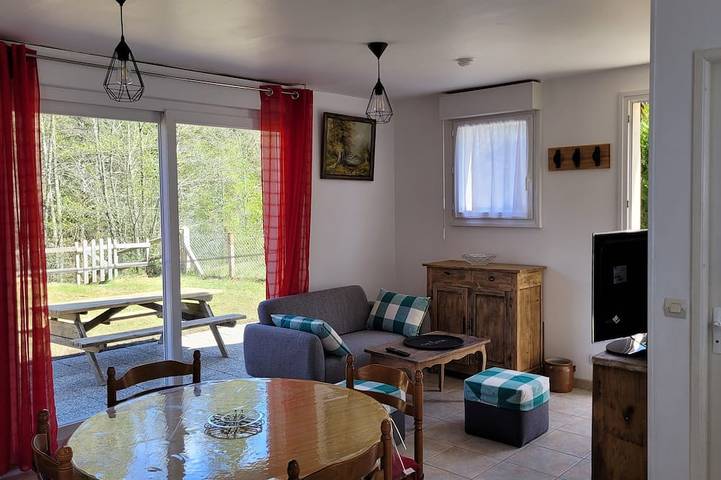 Location de vacances pour 4 personnes, avec jardin à Bugeat - 2