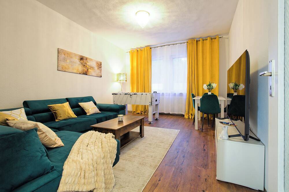 Ganze Wohnung, Living La Christal Fewo mit Workspace & Games in Fulda, Rhön-Hessen