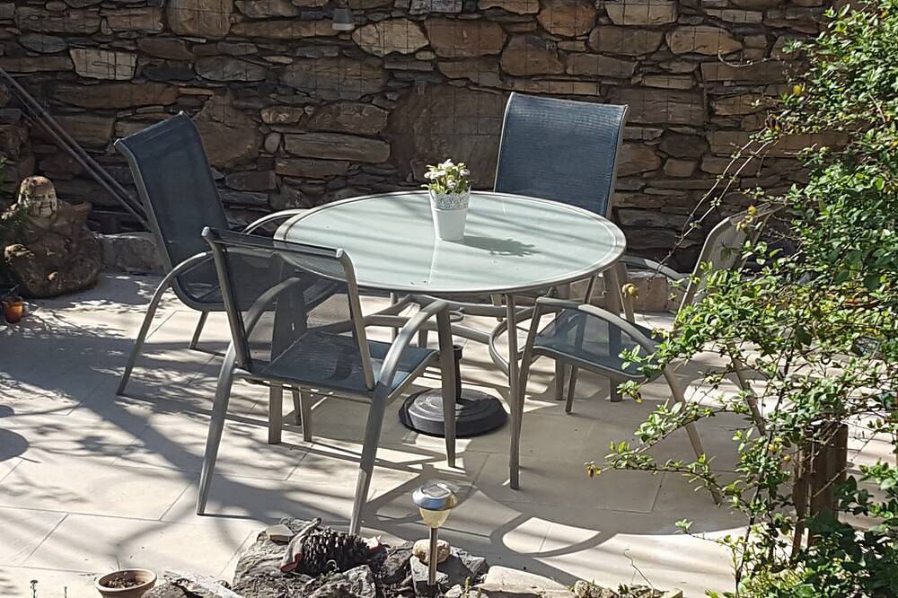 Cosy rural 3 bed stone cottage with terrace within walking distance of the river in Roquebrun, Béziers region