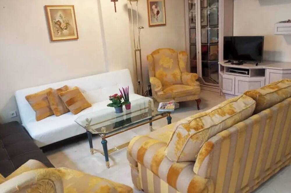 Room in the center of Alicante near the beach. in El Barrio, Alicante