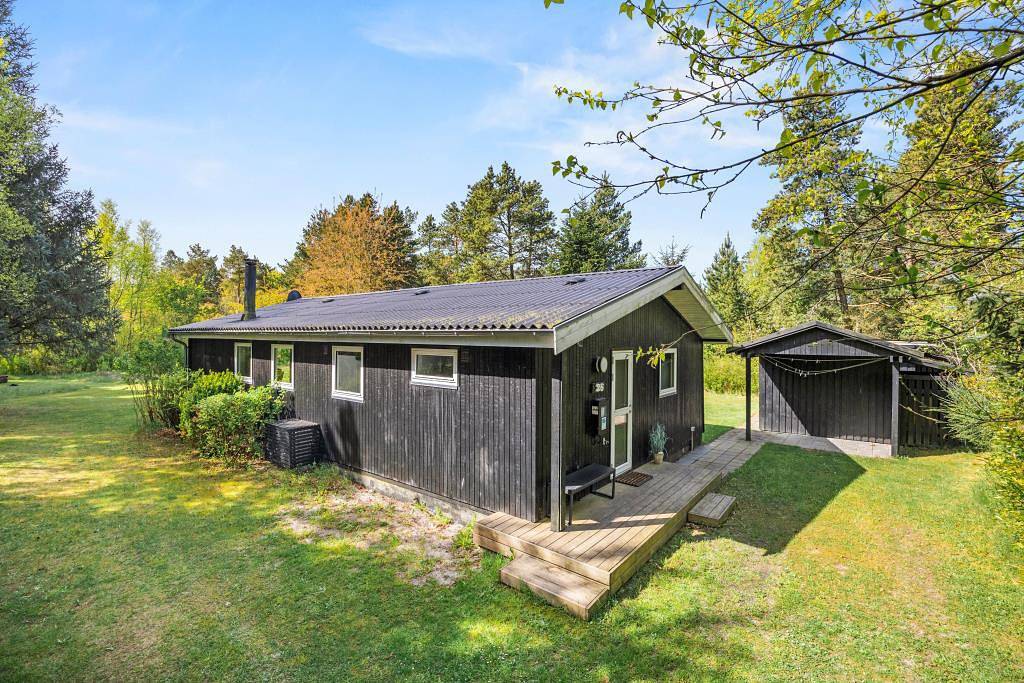 Inviting holiday home for 5 people in peaceful Houstrup location in Nørre Nebel, Varde Region