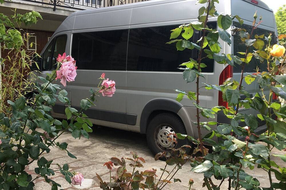 Villa 5* Paris Porte d'Italie, Garden, 2 Parkings in Le Kremlin-Bicêtre, Val-de-Marne