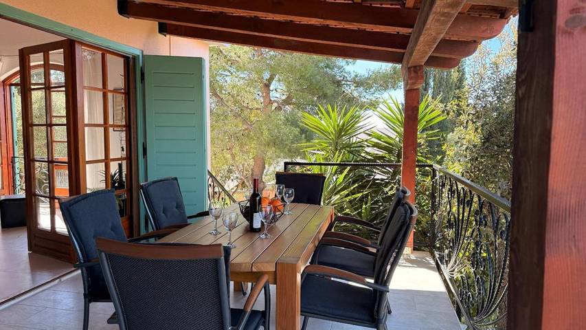 Villa pour 8 personnes, avec Balcon et Terrasse ainsi que Jardin et Vue à Maslinica