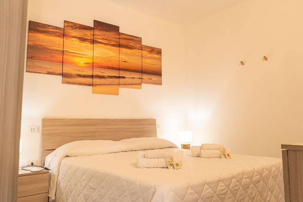 Appartamento intero, Bouganville - Due Camere da Letto Appartamento, Ospiti Massimo 4 in Posada, Provincia di Nuoro