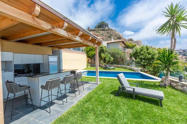 Casa rural para 14 personas, con piscina además de balcón y vistas en La Herradura - 4