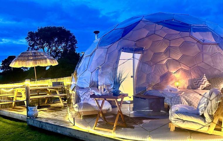 Camping tent for 4 people, with hot tub and terrace as well as sauna and garden in Lancashire