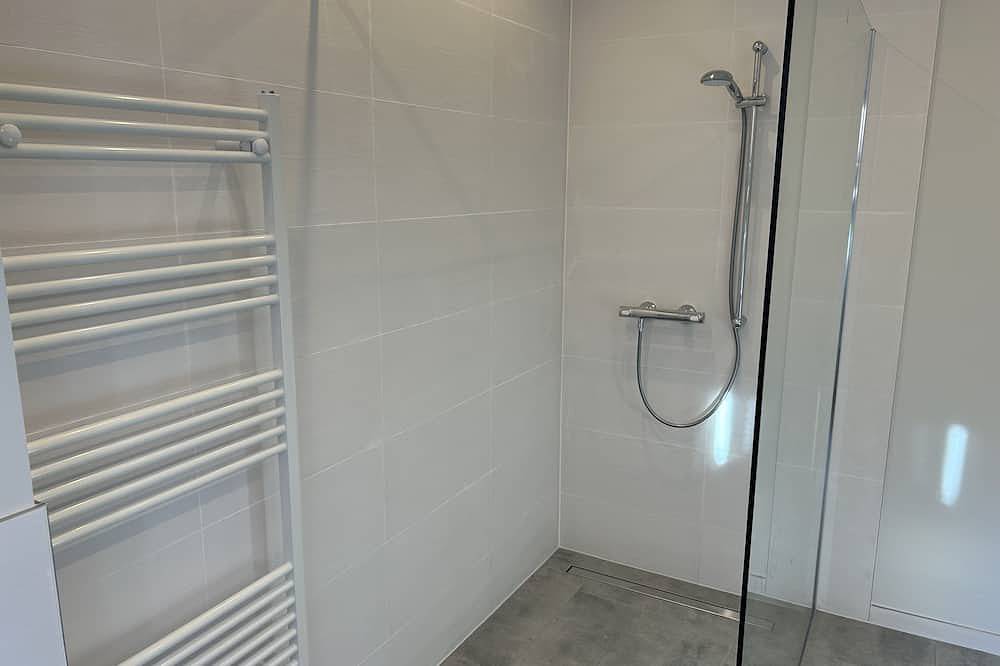 Ganze Wohnung, Schöne neue Ferienwohnung.7 km zum Zentrum in Hameln. in Hope, Hameln