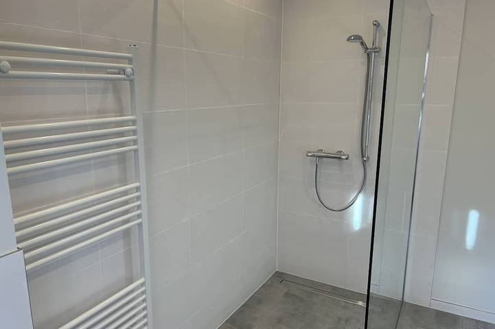 Ganze Wohnung, Schöne neue Ferienwohnung. 65m². ca. 6 km zum Zentrum in Hameln. in Hope, Hameln