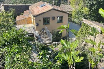 Gîte pour 7 personnes, avec terrasse et jardin à Cabrerolles