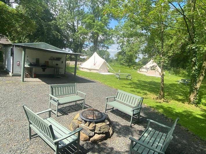 Glamping for 4 people, with Terrace and Garden as well as View in County Antrim
