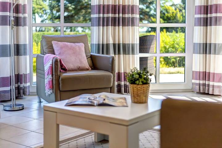 Ferienwohnung für 4 Personen, mit Terrasse und Sauna sowie Seeblick in Benz