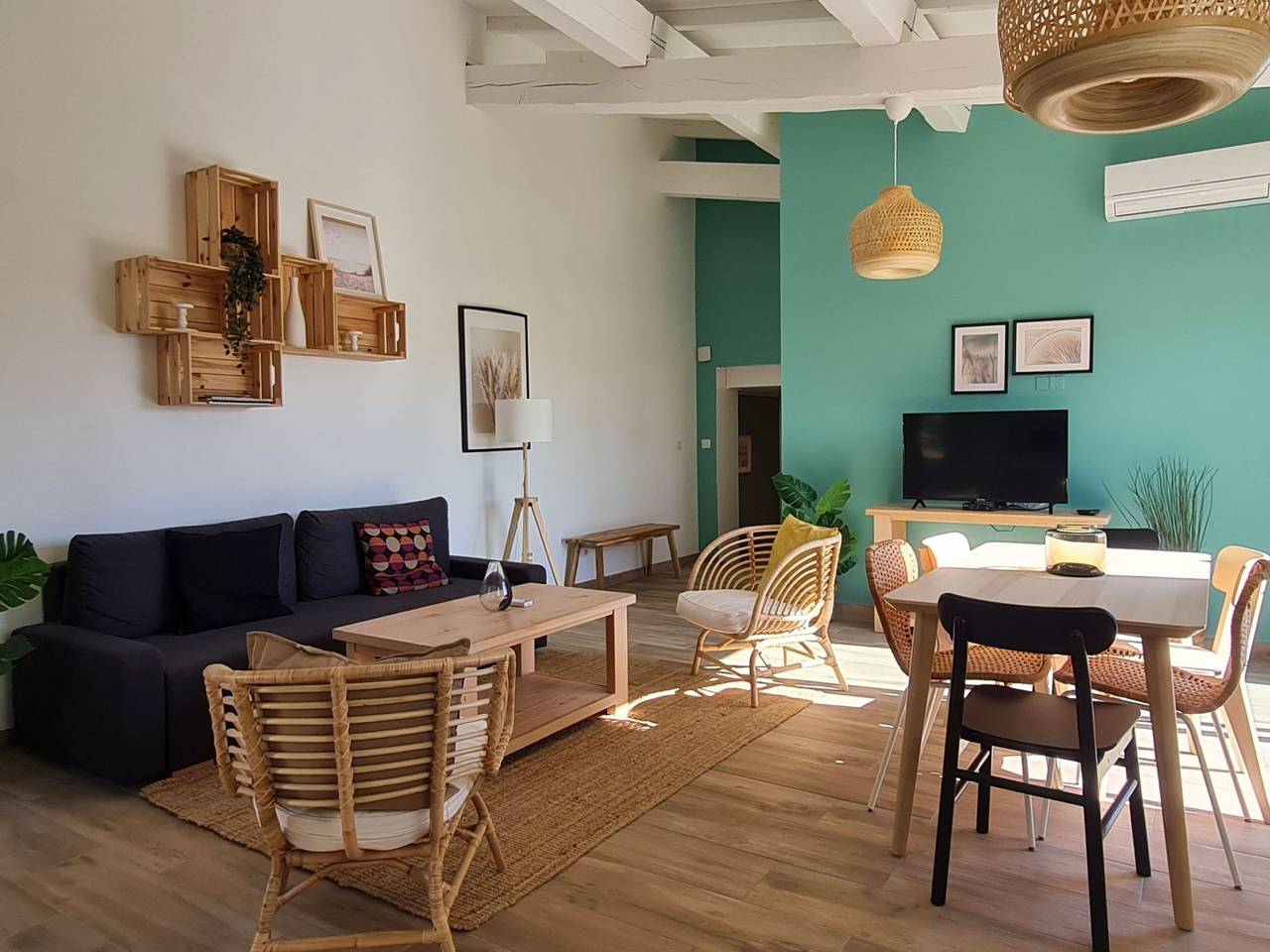 Im Herzen der Weinberge, schattige Terrasse umgeben von Grün, Pool in Le Pradet, Region de Toulon