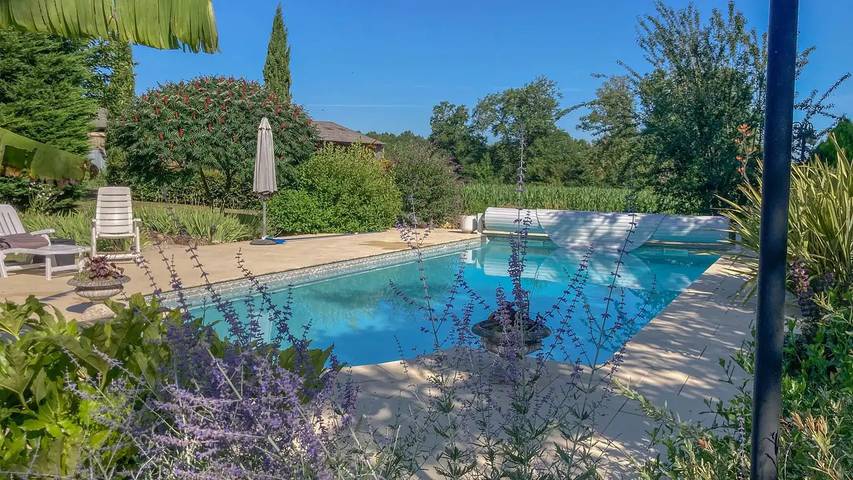 Location de vacances pour 7 personnes, avec Terrasse ainsi que Jardin et Piscine à Mazeyrolles - 2