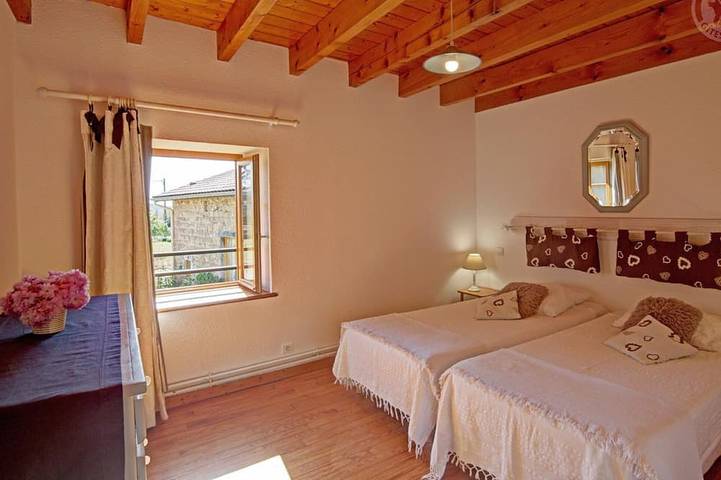 Ferienhaus für 4 mit privatem Garten, Haustiere erlaubt in Les Salles, Montbrison