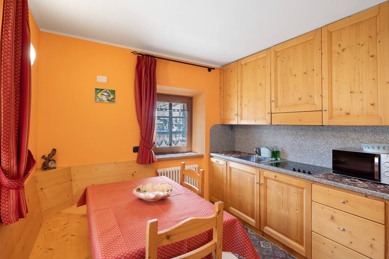 Appartamento 'Lois' con vista montagna, giardino condiviso e Wi-Fi in Livigno, Valtellina