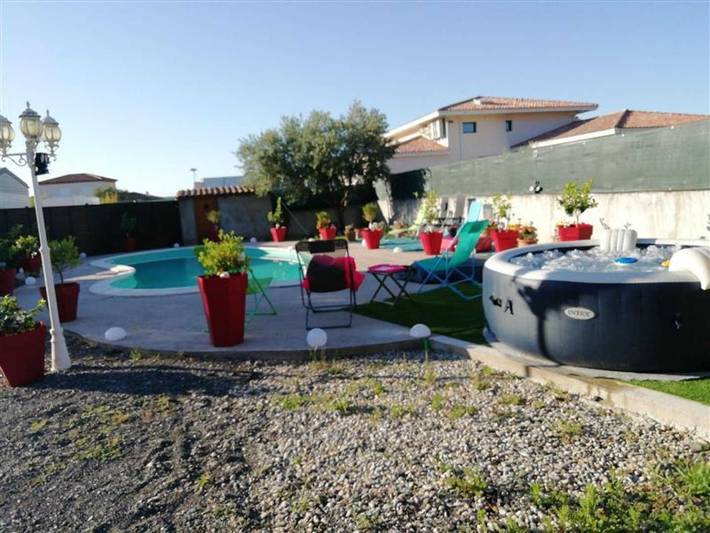 Gîte pour 6 personnes, avec jacuzzi ainsi que piscine et terrasse à Canet (Hérault)