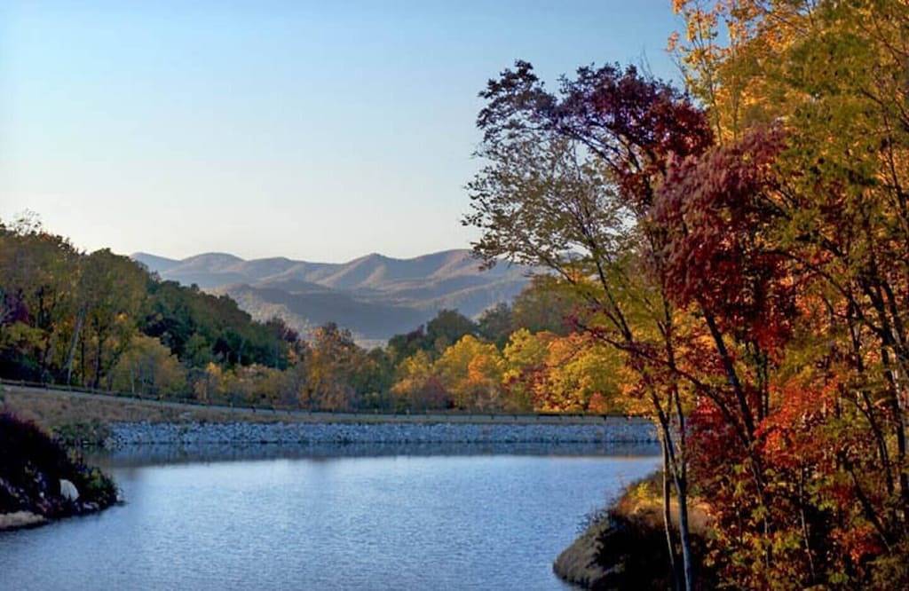 Ganze Wohnung, Main Street Studio with free parking in Hendersonville, Henderson County (NC)