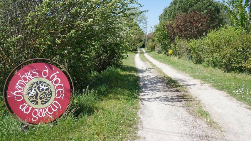 Location de vacances pour 2 personnes, avec Jardin et Vue à Gazaupouy
