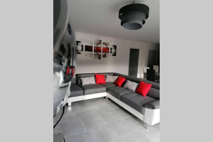 Location de vacances pour 6 personnes, avec vue ainsi que jardin et piscine à Plaisians - 4