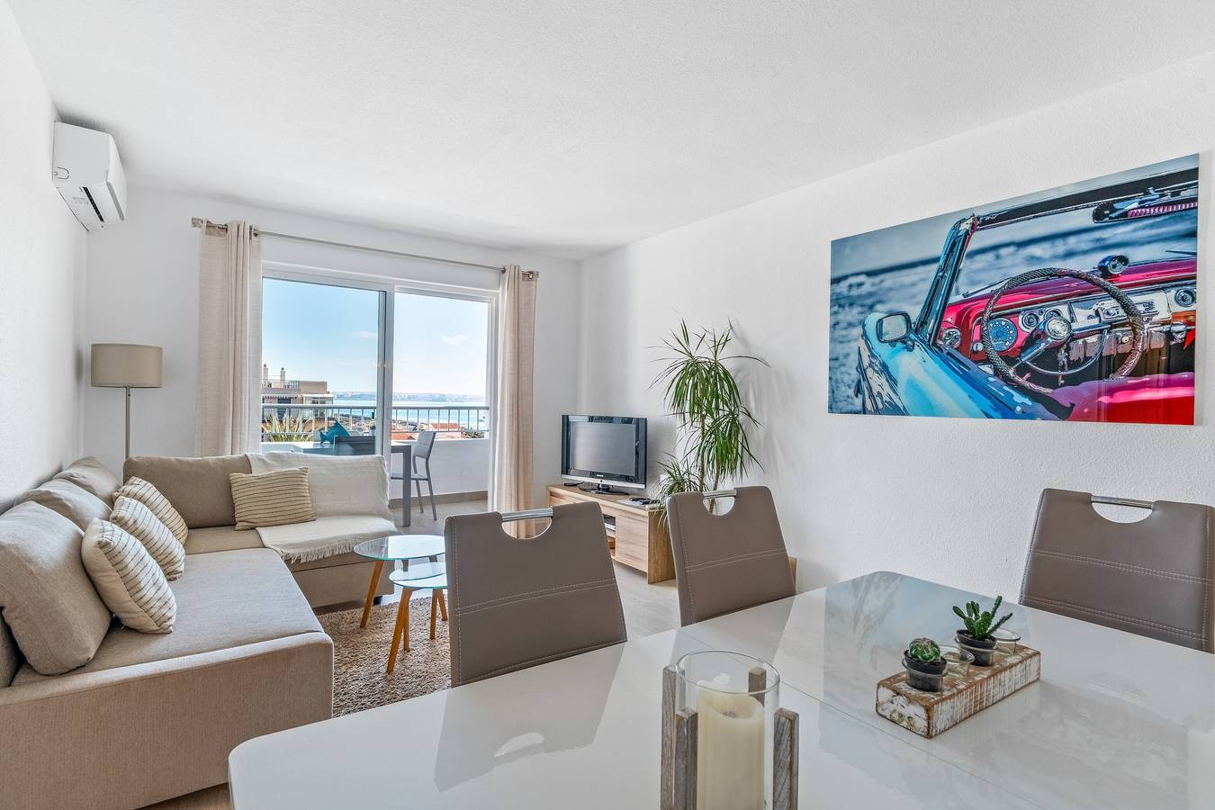 Ganze Wohnung, Ferienwohnung 'Beach Front Sea View Punta Prima' mit Meerblick, Wlan und Klimaanlage in Punta Prima (Alicante), Torrevieja