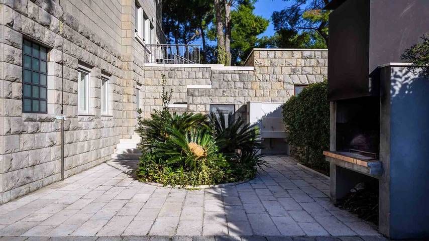 Villa für 10 Personen, mit Balkon/Terrasse und Sauna sowie Terrasse in Split - 2