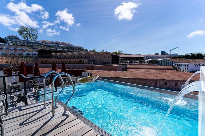 Apartamento para 4 personas, con vistas además de balcón y piscina, Se admiten mascotas en Vila Nova de Gaia