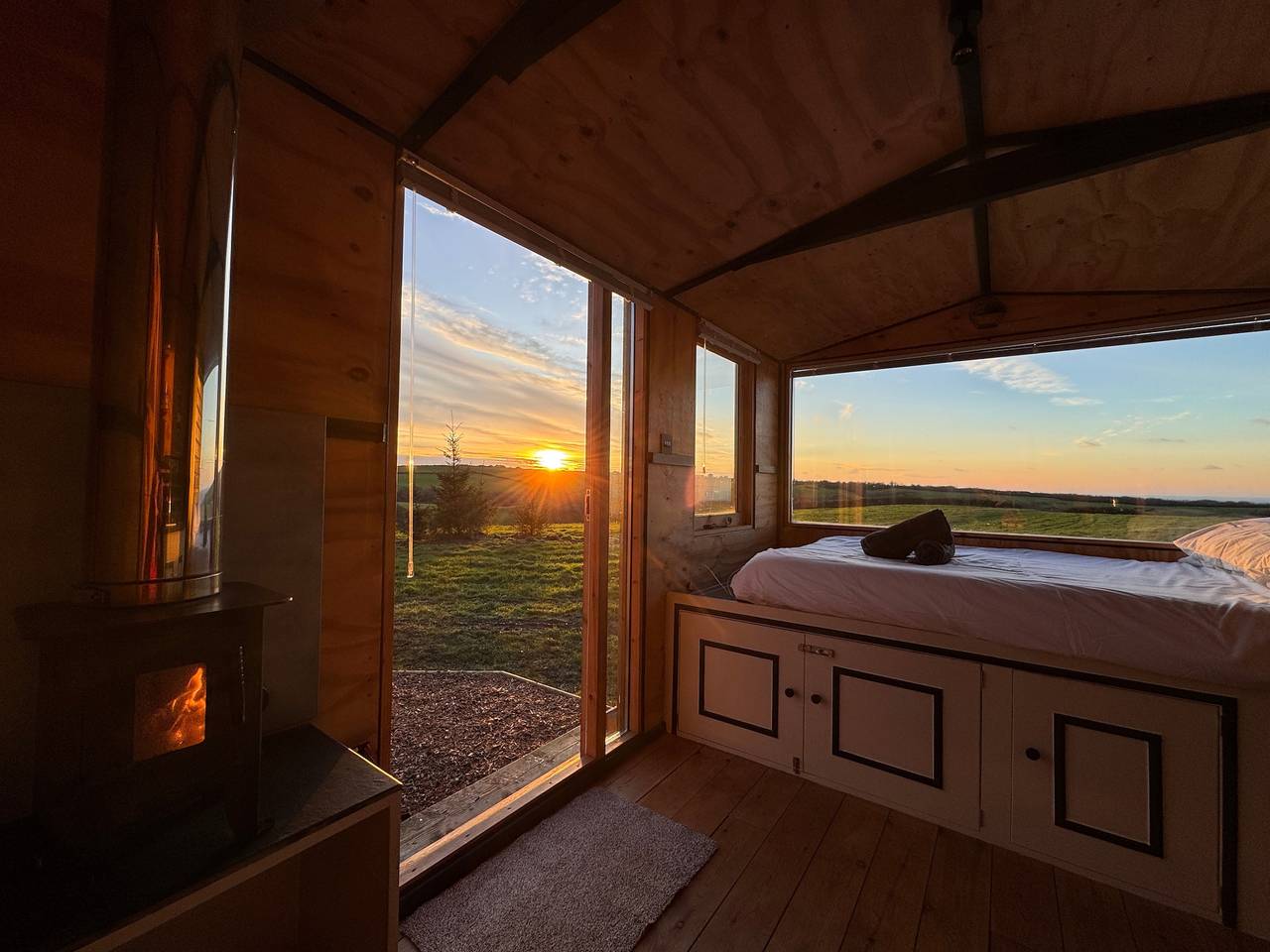 1 Bed Cabin - Sleeps 2 - Pets - Garden - Parking in Devon