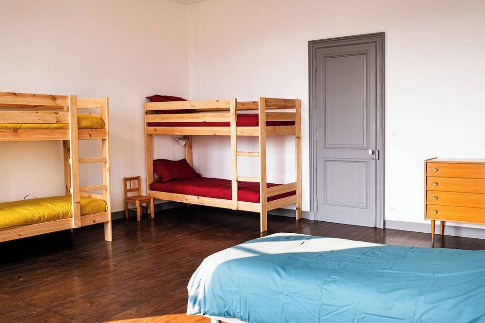 Large Maison Bourgeoise with garden in the heart of Surgères - sleeps 14. in Surgères, Rochefort region