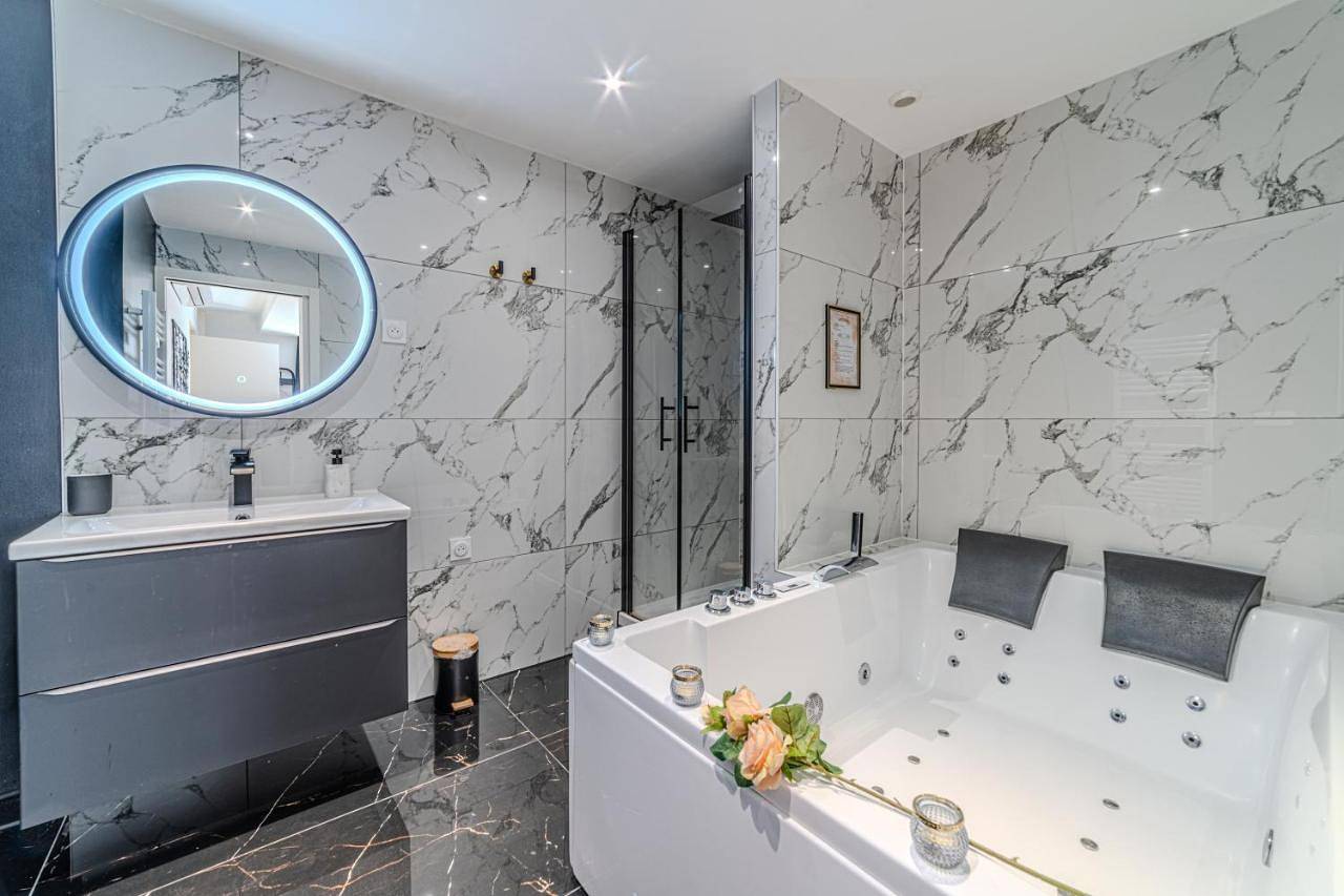 Appartement entier, Love Room - Amour Chic et Intime in Montbrison