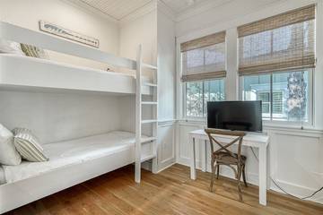 Vacation House for 14 Guests in Seaside, Seagrove Beach, Picture 1