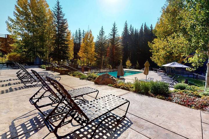 Vacation apartment for 4 people, with pool and balcony as well as sauna and hot tub in Vail
