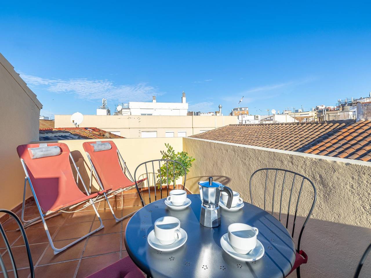 Apartamento vacacional entero, H2M Lazcano con terraza en casco histórico in Malaga Centro Historico, Málaga