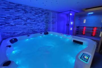 Gîte pour 4 personnes, avec sauna ainsi que jacuzzi et jardin, animaux acceptés à Benfeld