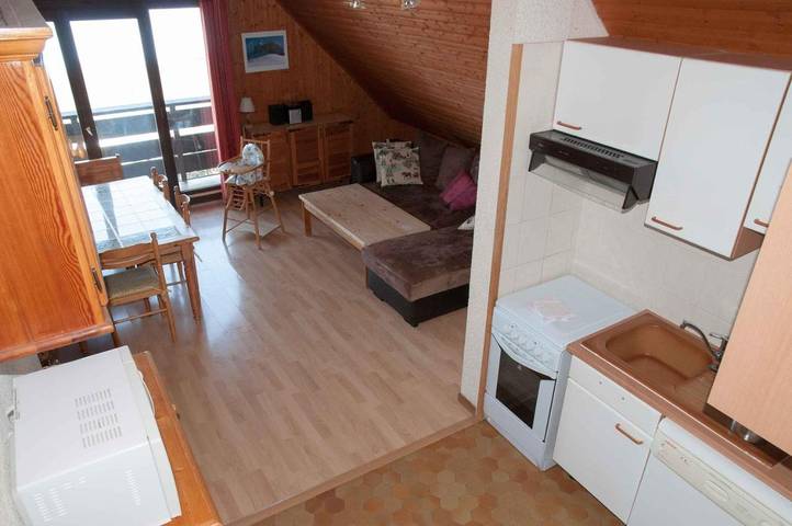 Gîte pour 7 personnes, avec vue sur le lac ainsi que vue et balcon, adapté aux familles à Thollon-les-Mémises - 2