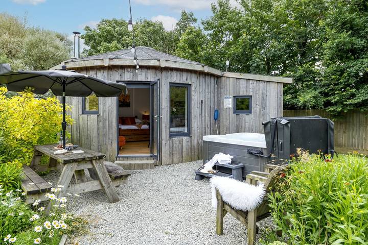 Lodge for 4 people, with Hot tub and Garden in Cornwall
